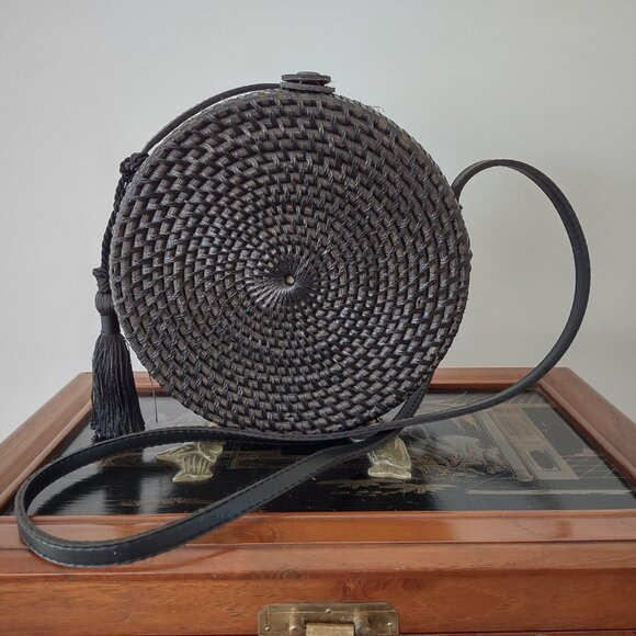 Lokatan Rattan Roundie Lotus Shoulder Bag - Picture 1 of 9